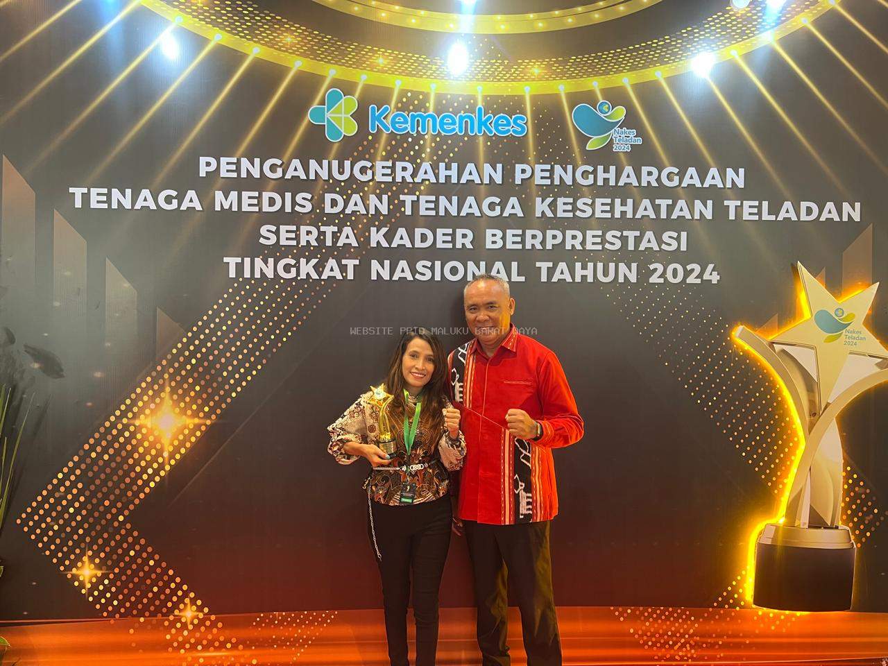 NAKES MBD RAIH PENGHARGAAN TENAGA KESEHATAN TELADAN NASIONAL
